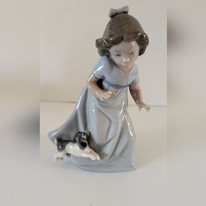 Lladro Nao "Girl Running With Puppy" #1027 Mint Condition